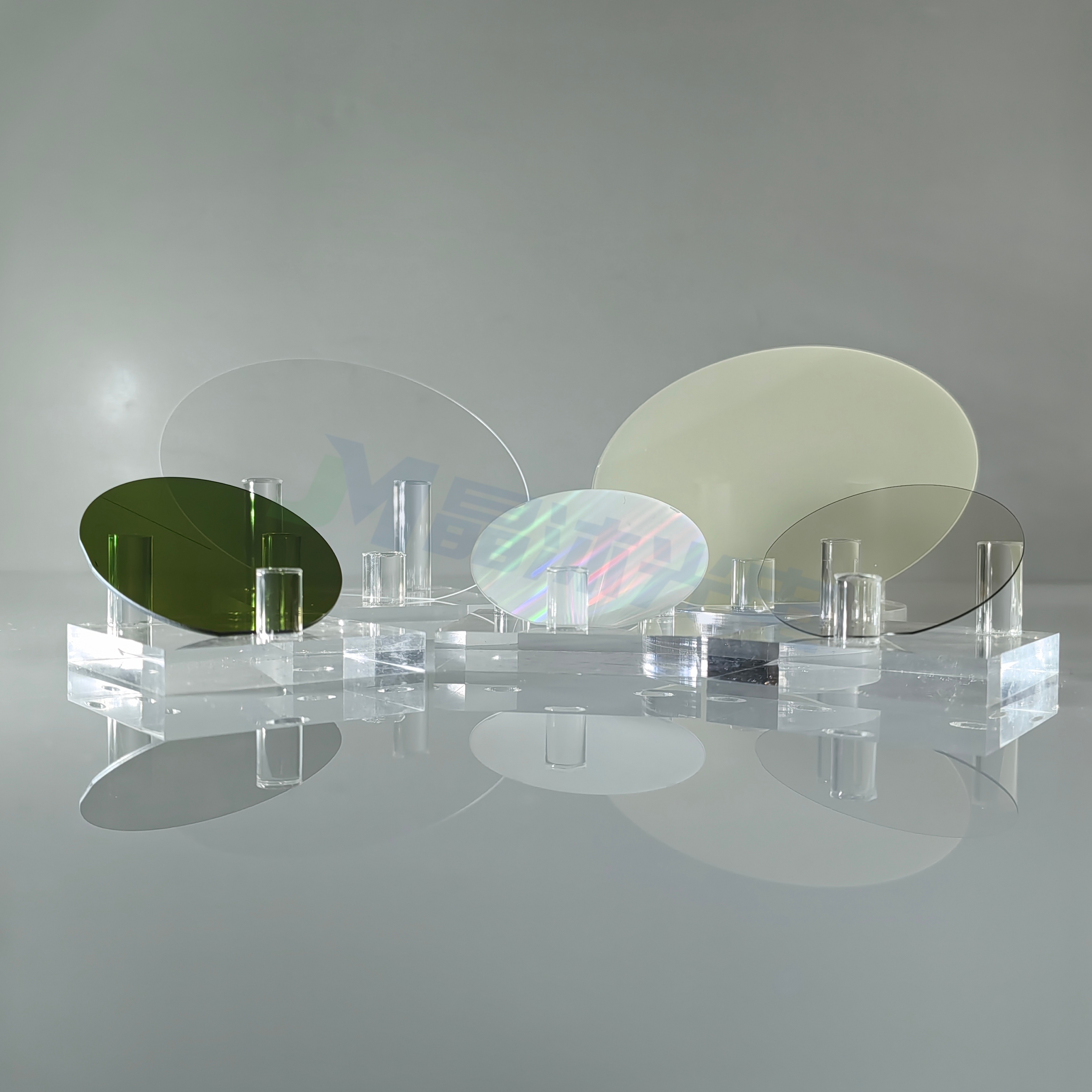 不同衬底材料对MOCVD氮化镓外延生长工艺与性能的影响